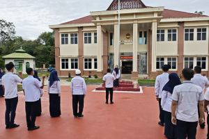Pengadilan Agama Padangsidimpuan Laksanakan Apel Pagi Rutin, Hakim Yona Nova Intan Perdani Tekankan Penyampaian Laporan SKP Triwulan II dan Disiplin Kehadiran